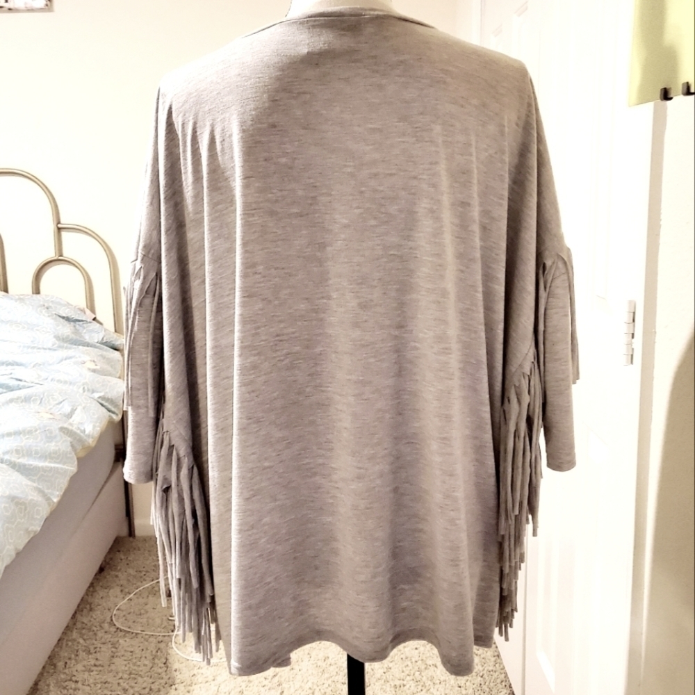 𝅺Romeo & Juliet | Oversized Fringe Tunic - Picture 3 of 6
